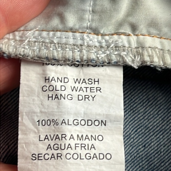 Carole Christian Women’s Embroidered Denim Jean Shorts Med distressed Mid- rise - Picture 10 of 10